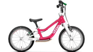 Learning to ride is fun and safe on this superlight balance bike with 14″ wheels and a safety-conscious design for kids aged 3 and up. Kickstand included.