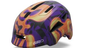 With 13 deep vents, a simple Roc Loc® Junior fit system, and bold style, Scamp II will have kids asking for more time in the trailer or on the bike.